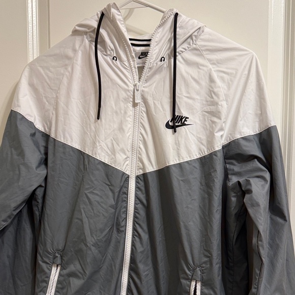 Nike Men's Two-Tone Gray and White Windbreaker - Picture 3 of 4